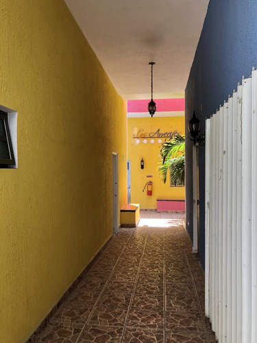 Edificio Con Locales Comerciales, Alberca Y Estudios En Playa Del Carmen P3265
