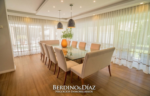 Extraordinaria Residencia Muy Cerca De La Playa Mansa En Punta Del Este- Ref: 235