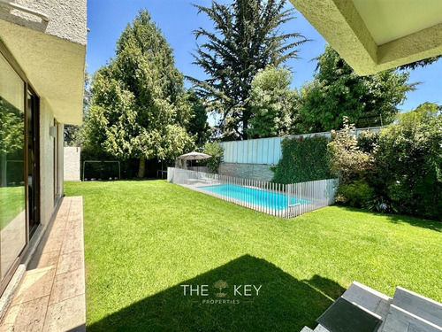 Casa En Arriendo De 5 Dorm. En Las Condes