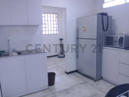 En La Trinidad. Venta, Local - Oficina - Depósito. Oportunidad!!!