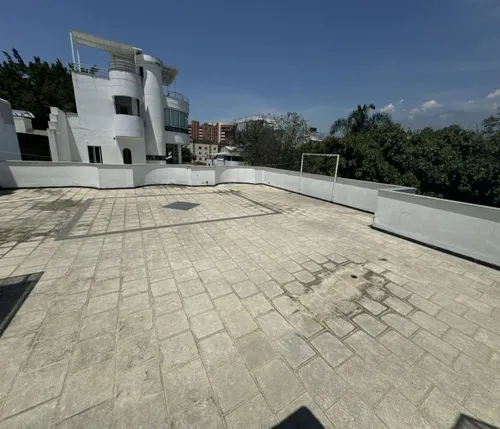 Imponente Casa Revestida En Marmol En El Ingenio
