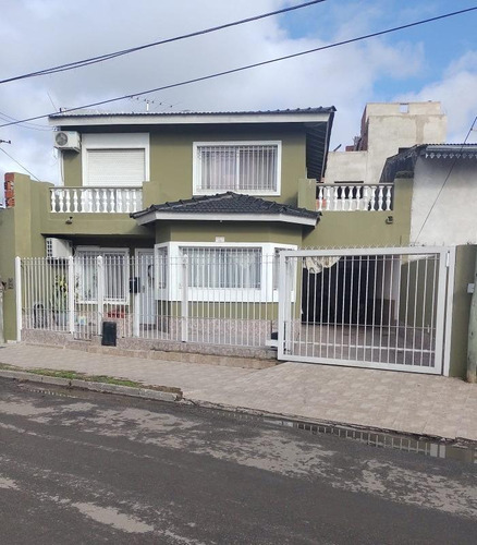 Casa En Venta - 3 Dormitorios 2 Baños 1 Cochera - 197mts2 - Pilar