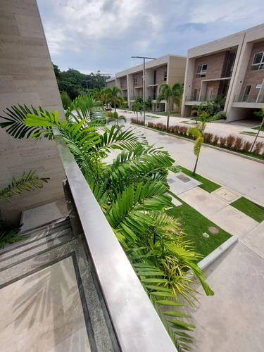 En Cumbres De Guataparo Townhouse A Estrenar Vende Saúl Osío