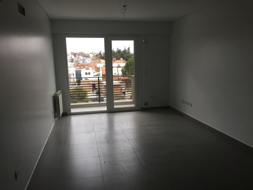 Imagen 1 de 5 de Departamento En Venta De 2 Dormitorios C/ Cochera En Santa Genoveva