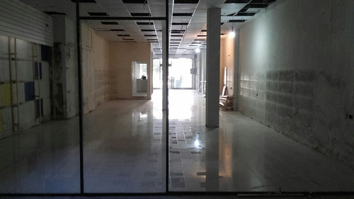Hermoso Local 280 M2. Sobre Av. Cabildo 2400 Sin Expensa