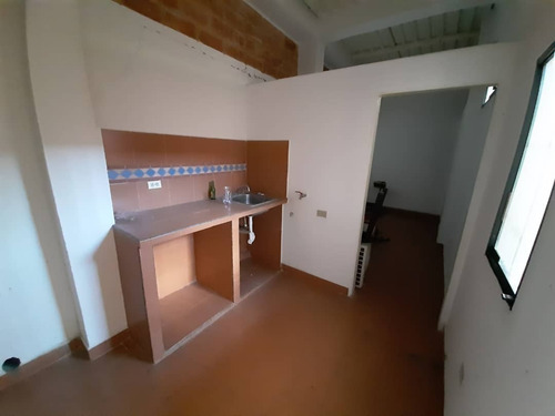Imagen 4 de 19 de Frances Mijares Vende Edificio Comercial En La Candelaria 146616 04144990395
