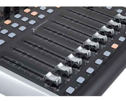 Imagen 2 de 3 de Controlador Y Superficie De Control Behringer X-touch