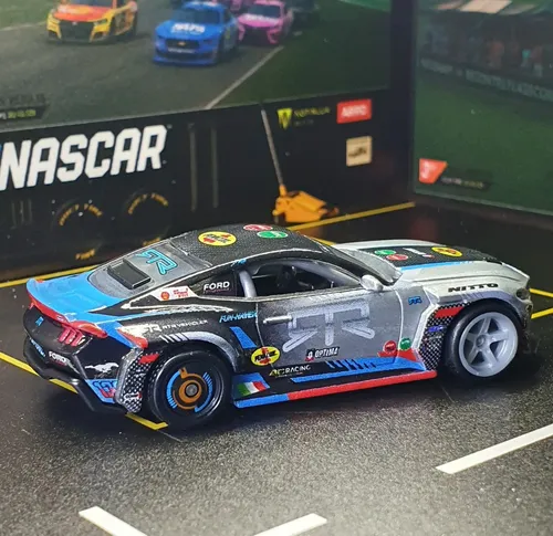 Hot Wheels Team Transport 2024 Ford Mustang Rtr Aero Lift Z