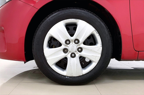 Imagen 9 de 25 de Kia Forte Sedan 4 Pts Lx, Tm6, A/ac, Bl, F Niebla, R-16