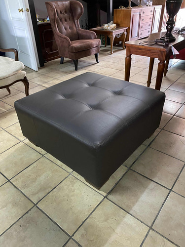 Ottoman, Descansa Pies De Ashley Furniture. Como Nuevo