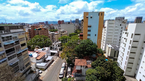 Penthouse Dúplex Con Amplia Terraza Y Bella Vista En Los Caobos 