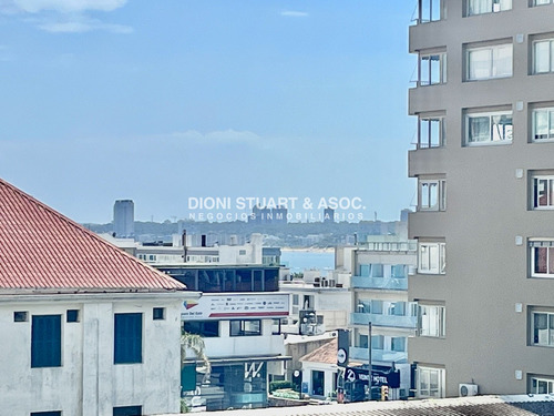 En Venta 2 Dormitorios En Punta Del Este - Frente A Plaza Los Artesanos - Oportunidad