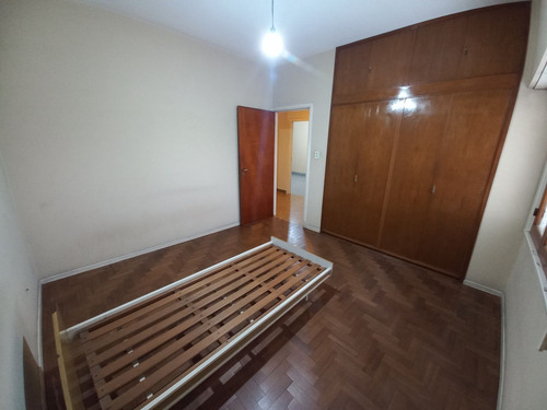 Casa + 2 Locales En Inmaculado Estado De Conservación!