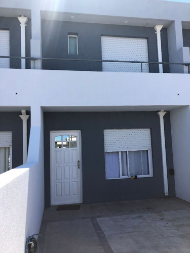 Venta Dúplex 2 Dormitorios Balcarce Con Cochera