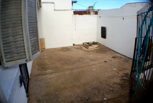 Imagen 7 de 20 de En El Barrio El Progreso, Con Muy Buen Entorno, Amplia Casa De 3 Ambientes Y Garage, Más Dto. De 3 Ambientes Al Fondo