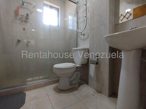 Apartamento Amoblado En Alquiler, Piso Bajo, Cercana A Vías Principales. Avenida Principal De Coropo. Rah 25-17438