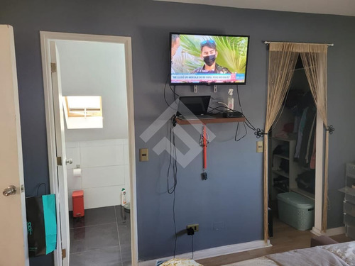 Venta Casa, La Cisterna 4 Dormitorio 4 Baños Estacionamiento