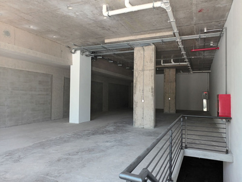 Arriendo Local Comercial, 217,54 M2 Nivel Calle + 196,91 M2