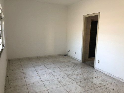 Excelente Casa Com Edícula De Dois Andares Nos Fundos