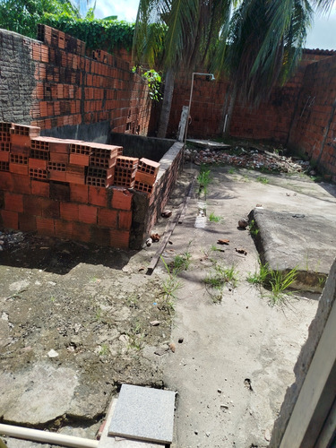 Casa Com 2 Quartos, 2 Banheiro Total 9 Compartimentos Vendo