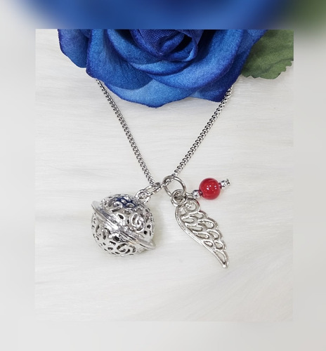 Collar Con Llamador De Ángeles Del Arcángel Uriel Plateado Y Rojo
