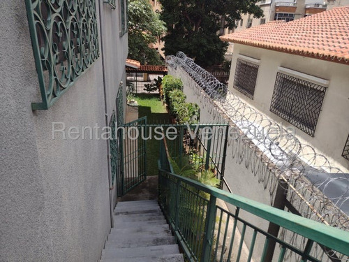 Bella Casa De 2 Pisos ,bien Distribuida En Venta Ubicada En Las Acacias 25-16813