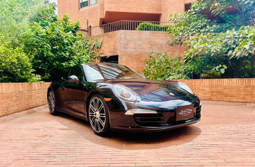 Porsche 911 911 Carrera 4 Black Edition