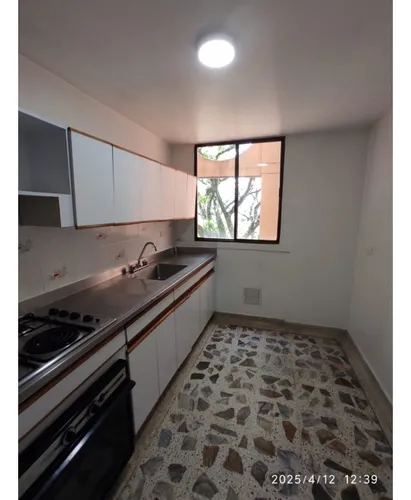 Apartamento Para Arriendo En La Loma Del Escobero
