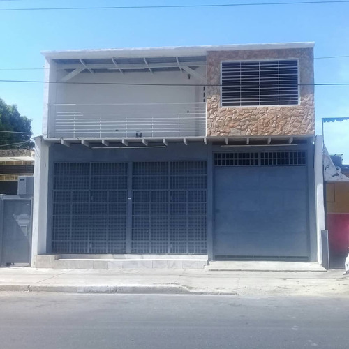 Locales Comercial Con Apartamento En Venta, Av. Aragua.