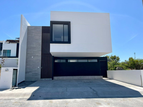 Casa En Zibatá Con Terreno De 200m2 Y Un Roof Garden  Cardon