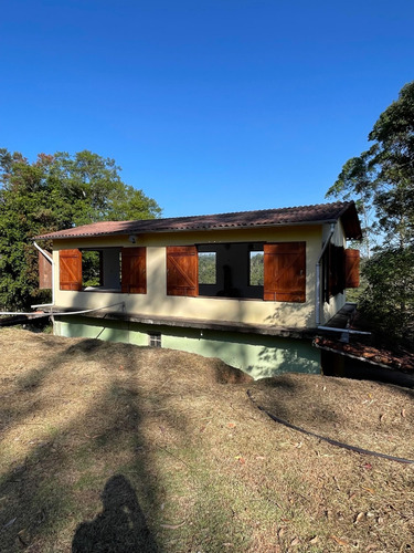 Sitio Em Juquitiba, 2.2ha Casa Com Sobrado Em Local Reservado, Salão Ótimo Para Reunir Pessoas. (com Escritura)