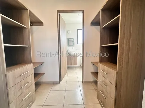 Venta - Casa En Esquina Con 3 Recámaras Y Terreno Excedente, El Mirador | Rahqro