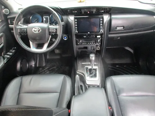 Toyota Fortuner Srv 4x2 2400cc At Aa
