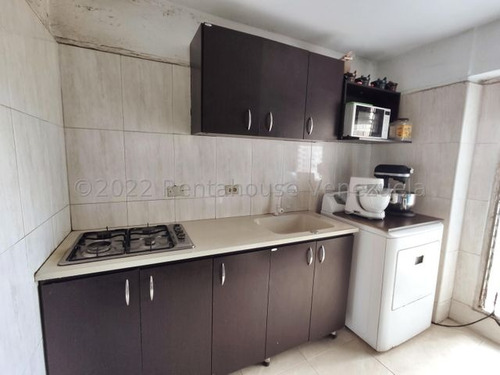 Imagen 10 de 30 de Apartamento En Venta En El Centro De Cabudare Cuenta Con 3 Habitaciones, 2 Modernos Baños, Iluminados Espacios De Sala Y Comedor, Cocina Iluminada Y Área De Lavandería Gabriela C.