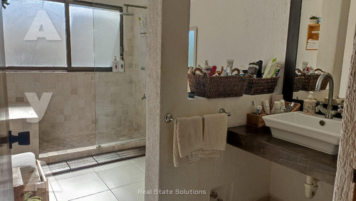 Casa En Venta, 3 Recámaras, 3 Niveles, Cuarto Servicio, Sm 43, Cancún