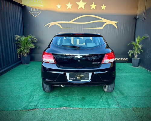 Chevrolet Onix ONIX HATCH LT 1.0 8V FlexPower 5p Mec.
