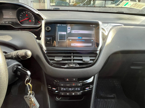 Peugeot 208 Premier 1.2 MT