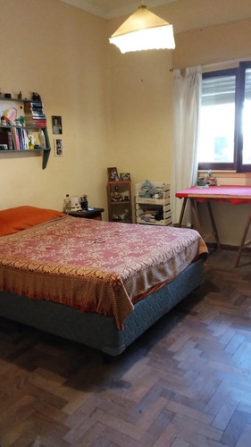 Casa En Venta - 2 Dormitorios 1 Baño - Cochera - 110mts2 - Villa Elisa, La Plata