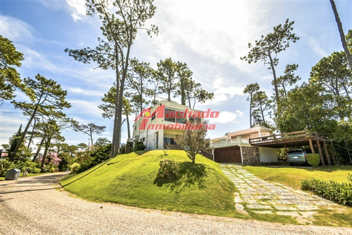 Casa De Seis Dormitorios En Venta - Playa Mansa - Ref: 5438