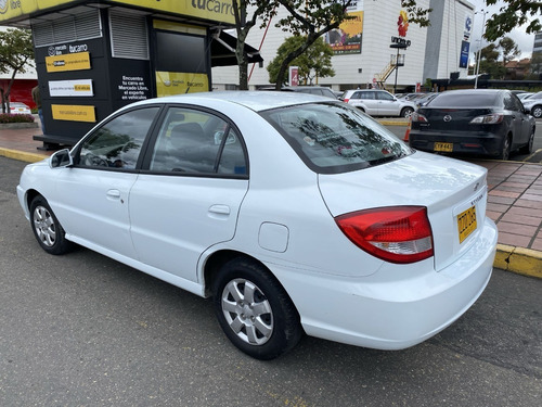 Imagen 5 de 17 de Kia Rio Stylus 1.5 Sedan