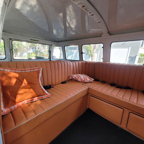 Kombi Customizada Limousine Temática