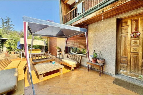 Casa 2 Pisos Amplio Terreno Con Uso Comercial