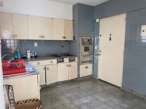 Imagen 12 de 17 de Departamento 3 Ambientes En Recoleta - Lleno De Luz Y Sol Con Cochera - A Reciclar!
