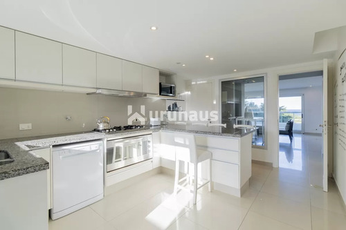 Alquiler Apartamento Tres Dormitorios Playa Brava Edificio Brava Biarritz