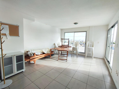Venta Apartamento 1 Dormitorio Tres Cruces Con Garaje, Con Renta.