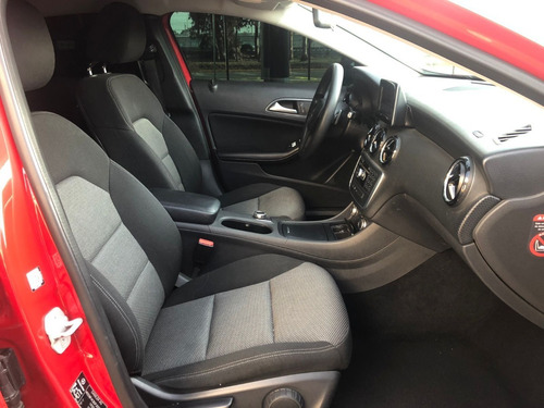 Imagen 13 de 14 de Mercedes Benz A180 Cgi 2015 Rojo