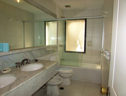 Apartamento De 3 Dormitorios Y Sevicio En Carrasco Centrico