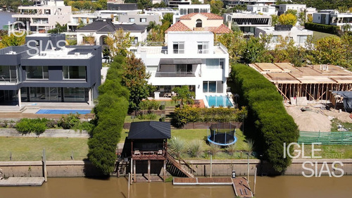 Casa Al Río En Venta 5 Dormitorios En El Barrio El Yacht, Nordelta