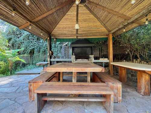 Preciosa Casa En Las Chilcas / Lo Caña