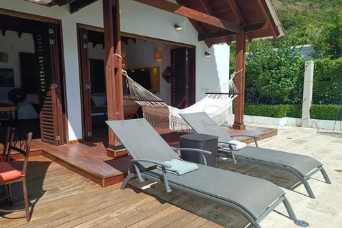 Casa En Venta En Nilo. Cod V7051